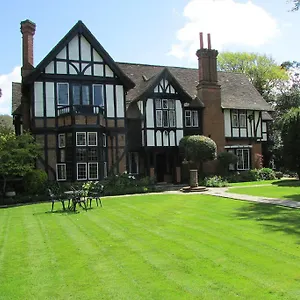 Tudor Grange Гостевой дом